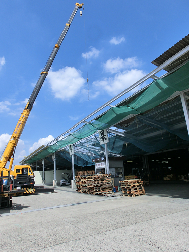 市場大屋根の葺き替えがほぼ終了しました。