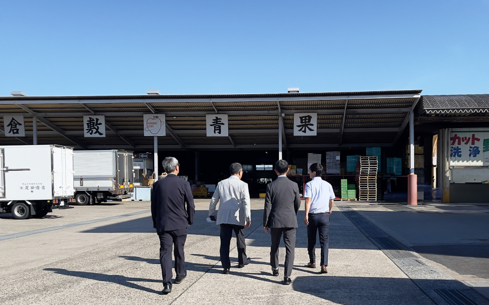 卸売市場内見学に出発