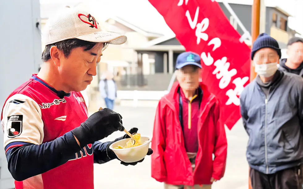 片岡市長試食中