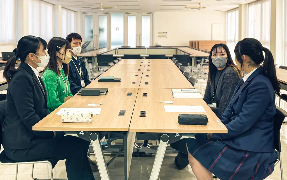 先輩社員との座談会