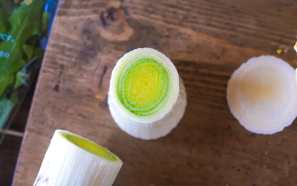 満点を連想させるリーキの断面