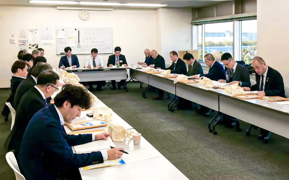 倉吉西瓜 販売情報交換会の様子